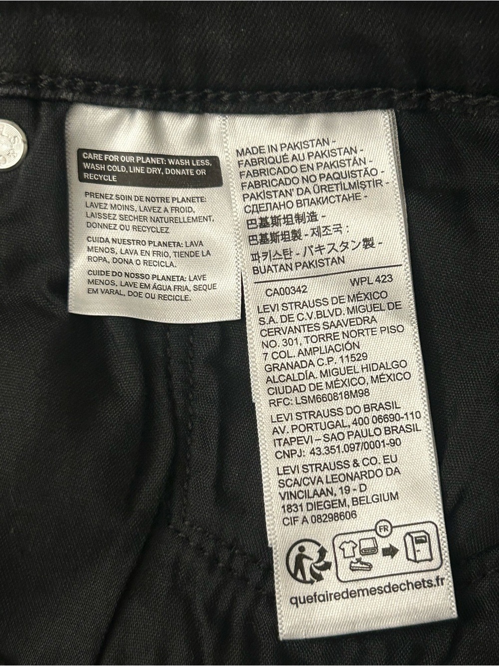 Levi's Women's Classic Straight Black Skinny Jeans Size 12 - Picture 6 of 8